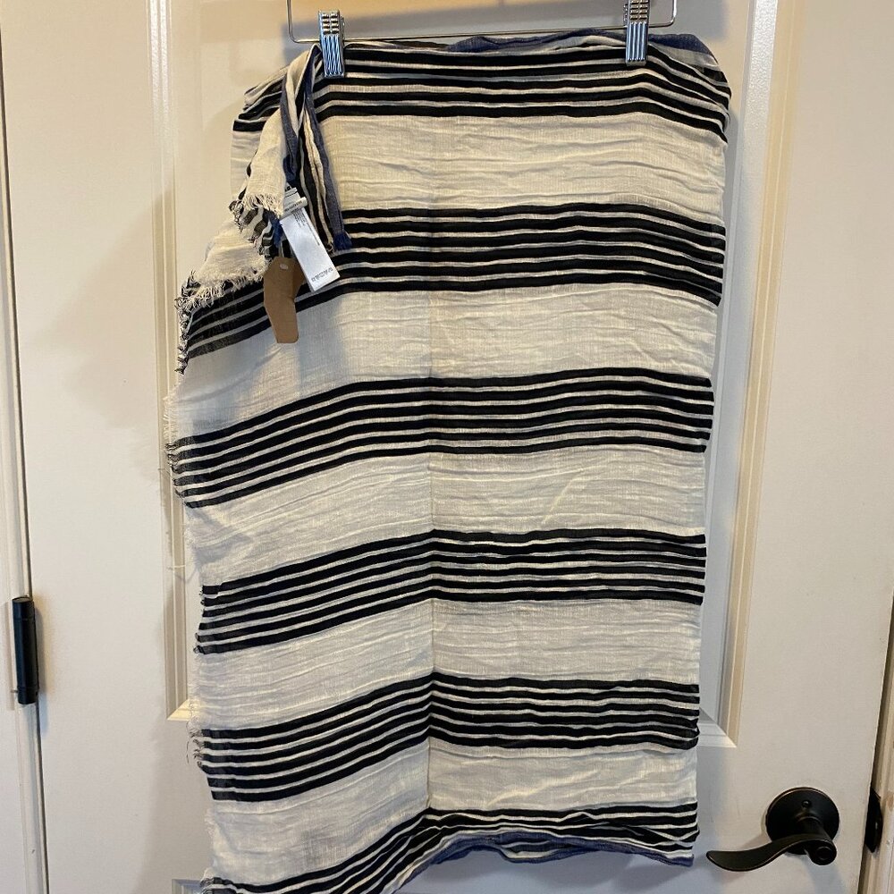 NWT Roots Scarf